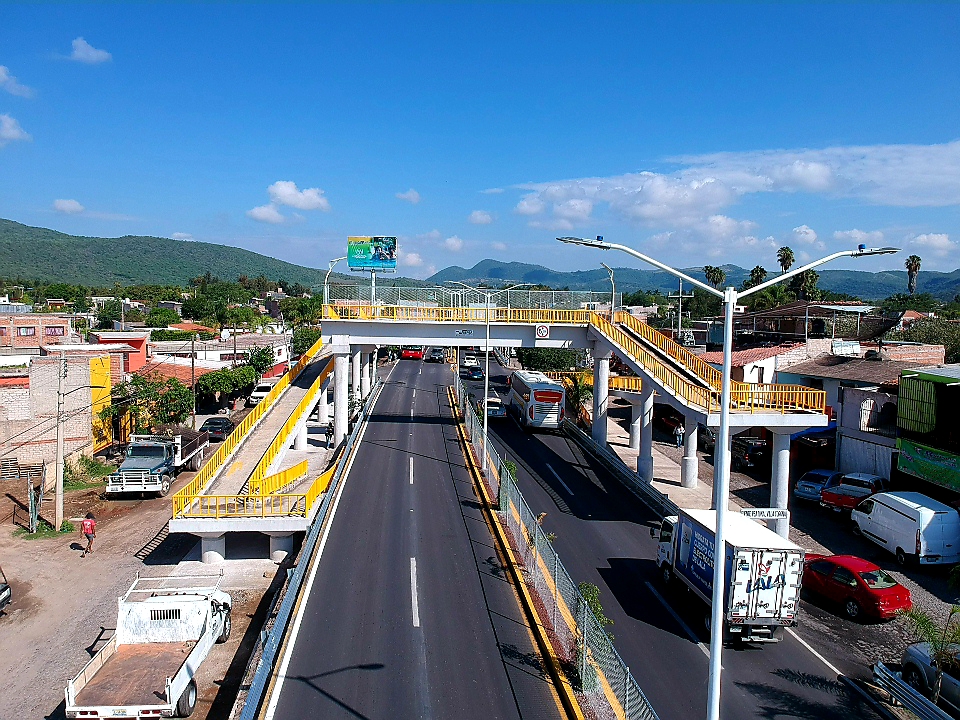 Construyen tres nuevos puentes peatonales Tráfico ZMG