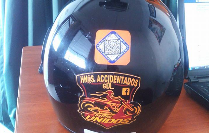 QR seguridad para casco con datos personales, contacto, emergencia