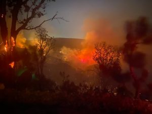 Sedena bombardea nubes para combatir incendios en Nuevo León