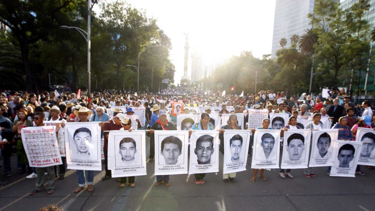 Fotografías: @ayotzinapavive