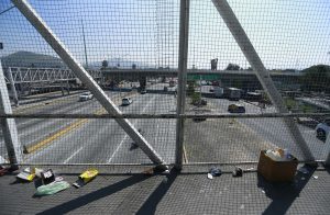 Continúa sustitución de puentes peatonales en Periférico