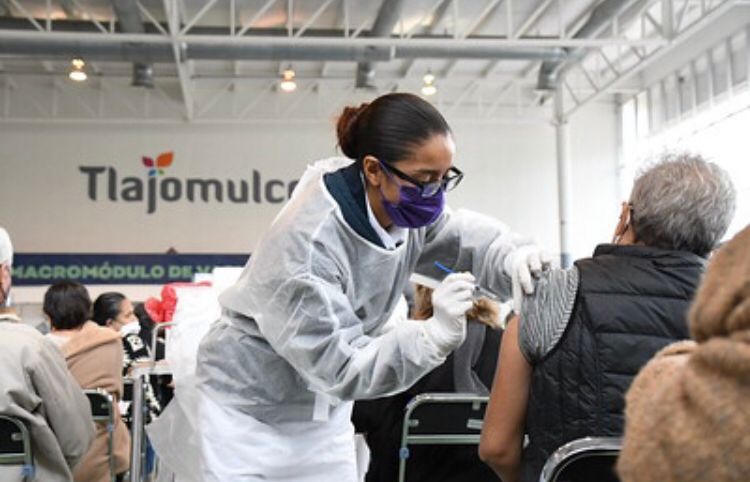 Las y los usuarios aprobaron el servicio del macromódulo de vacunación contra COVID-19 de Tlajomulco de Zúñiga; destacaron su alta eficiencia y servicio