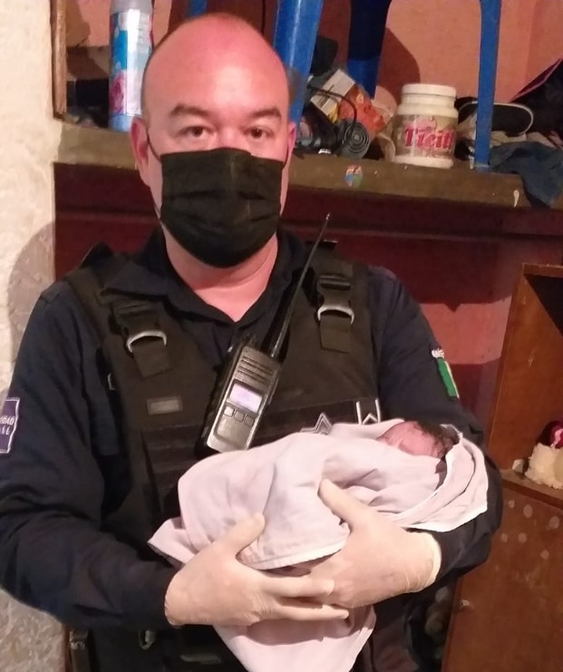Policías de Zapopan asisten en parto 1